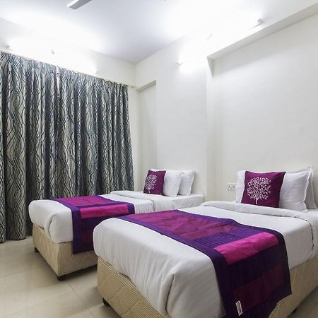 Oyo Apartments Link Road Malad Bagian luar foto