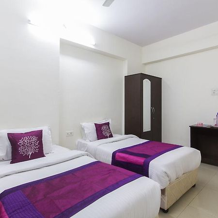 Oyo Apartments Link Road Malad Bagian luar foto