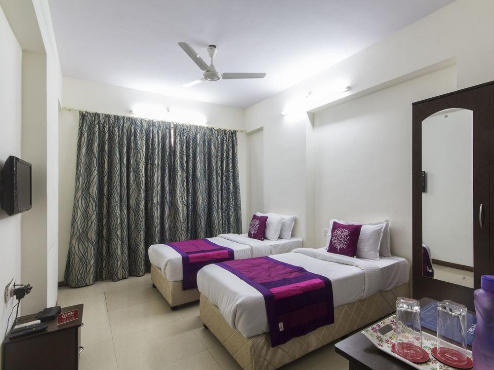 Oyo Apartments Link Road Malad Bagian luar foto